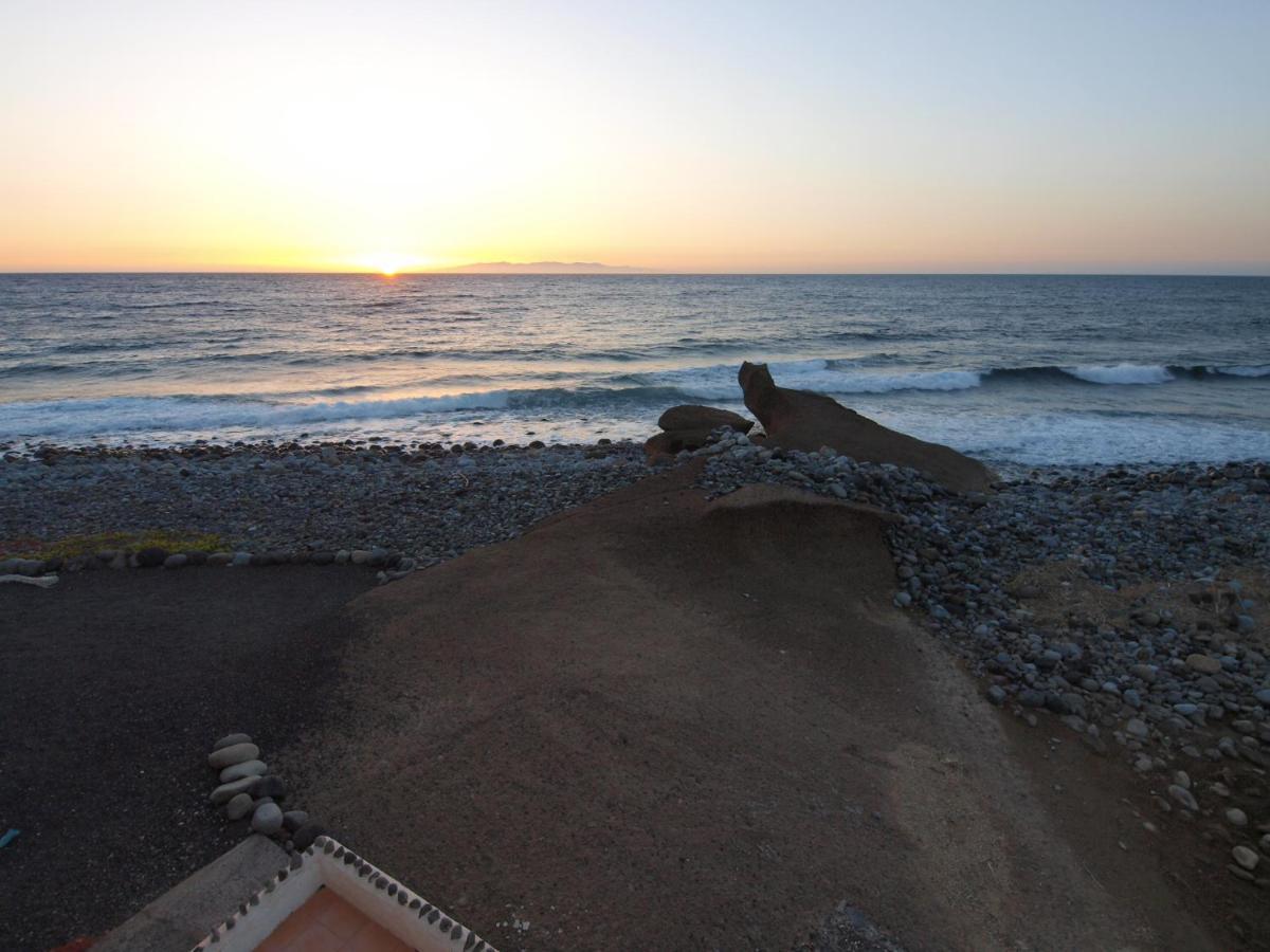 Sunrise Directly At The Sea Apartment La Mareta Bagian luar foto